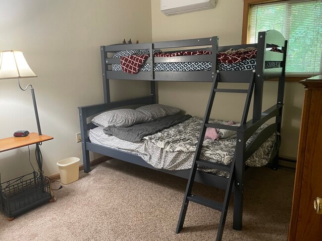 Building Photo - 255 Mountain View Dr