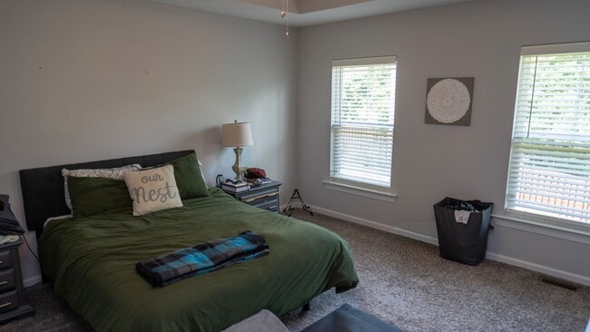 Building Photo - Almost new 4 bedroom 2.5 bathroom just off...