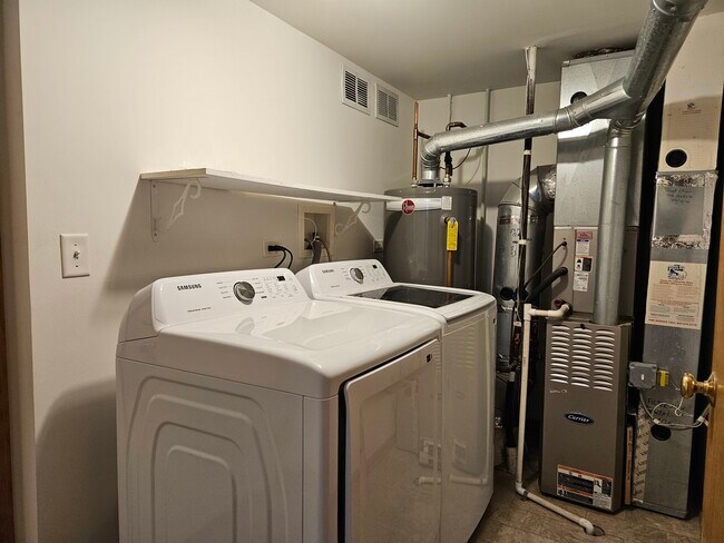 Building Photo - 2507 Sumac Dr