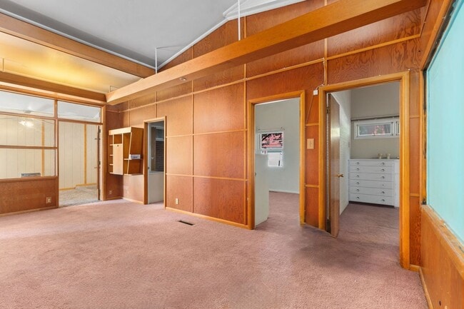Building Photo - Unique 1950's home in Greeley
