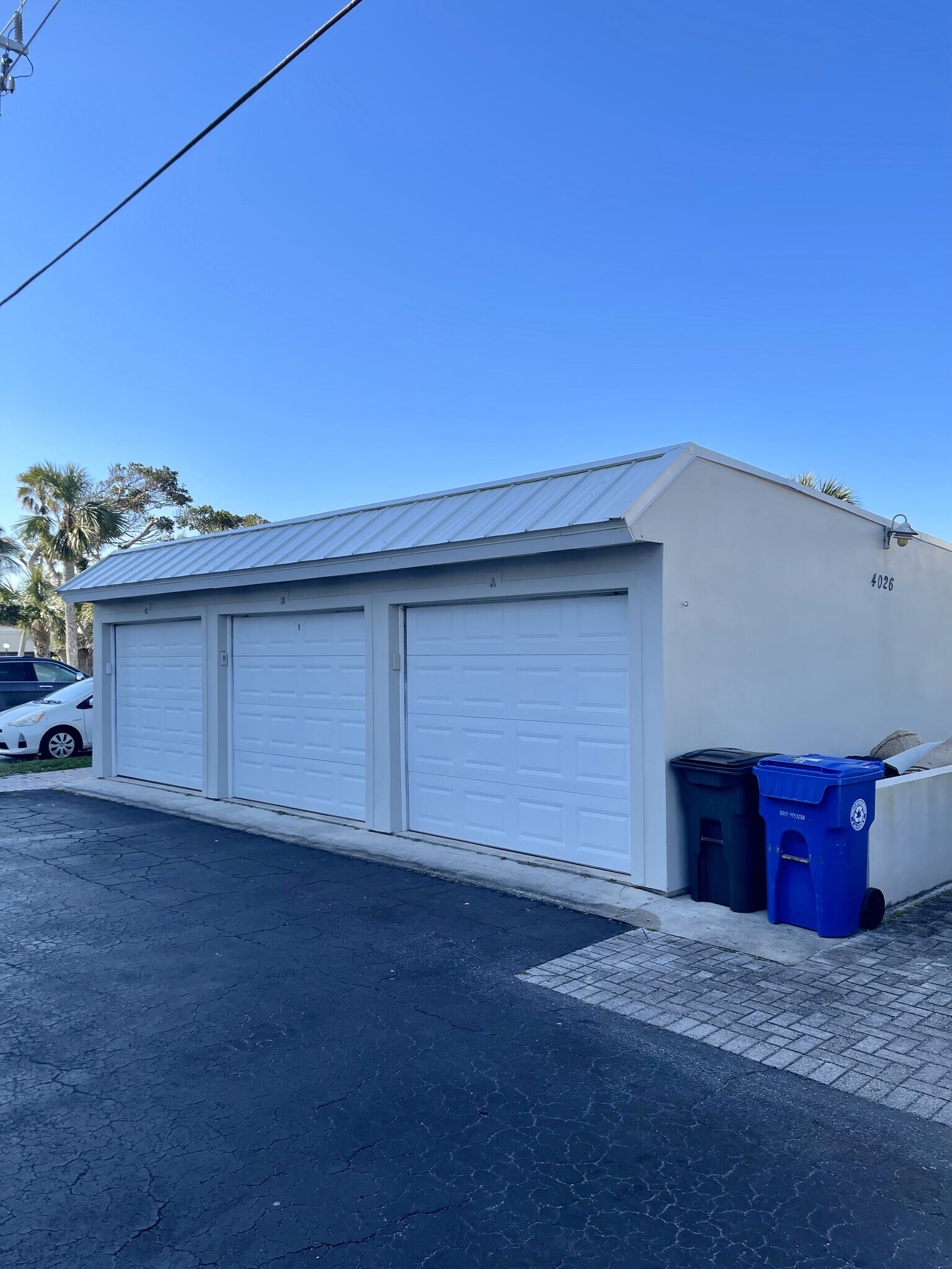 Building Photo - 4026 Silver Palm Dr