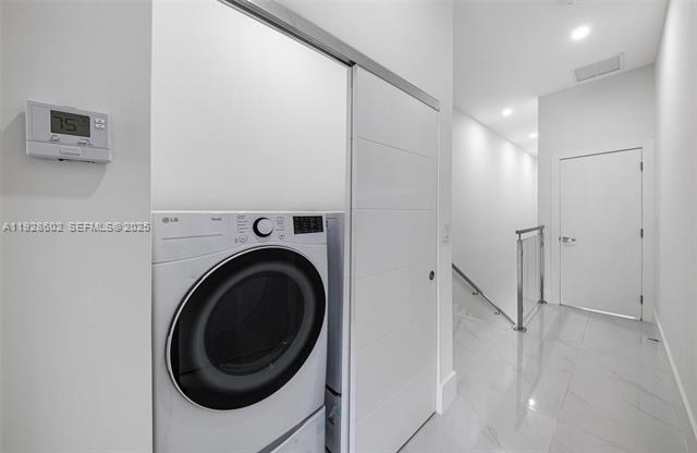 Building Photo - 3142 Carter St