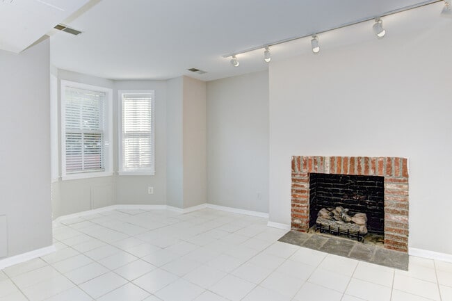 Primary Photo - 1011 S St NW