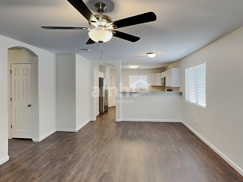 Building Photo - 813 E Nardini St