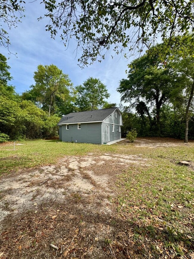 Building Photo - Unit B – Rear Home