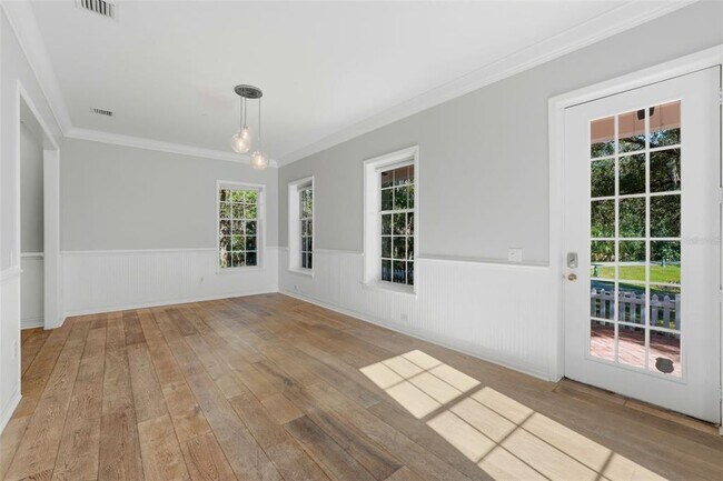 Building Photo - 815 Lake Evalyn Dr