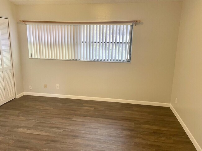 Building Photo - 2700 S Oakland Forest Dr