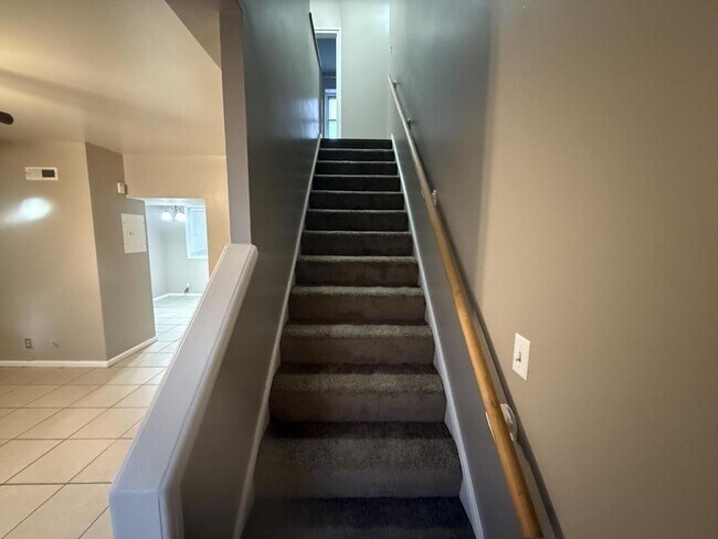 Building Photo - 1802 La Salle Pl