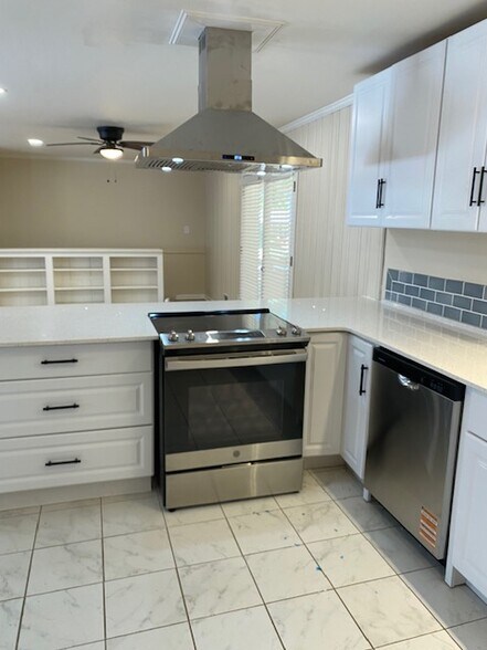 Building Photo - 2835 Hayden Dr