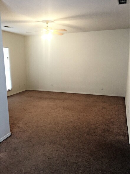 Building Photo - 1774 N Gregg Ave