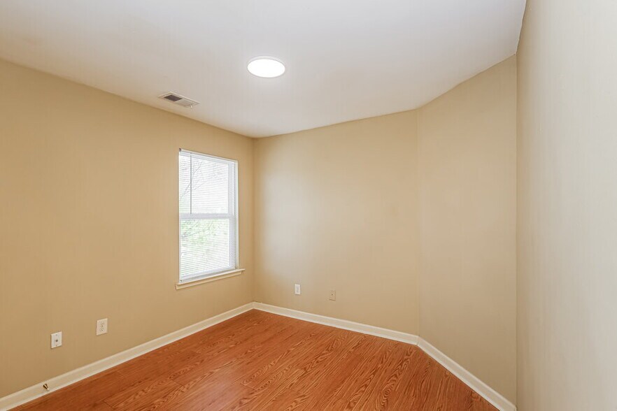 Building Photo - 498 Highland Falls Dr