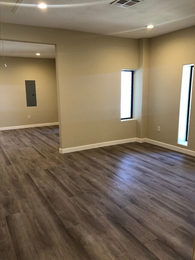 Building Photo - 3911 Fulton St