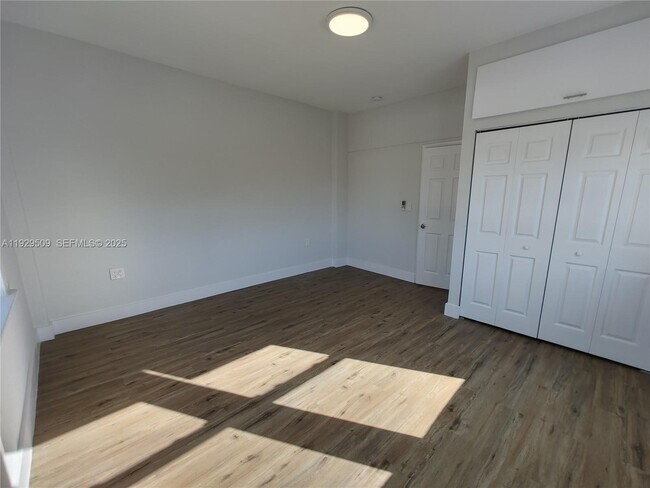 Building Photo - 1629 SW 6th St