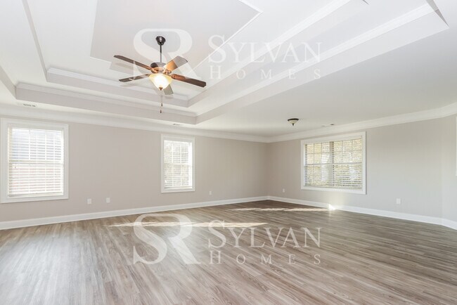 Building Photo - Immaculate 5 BR, 4.5 BA home is awaiting n...