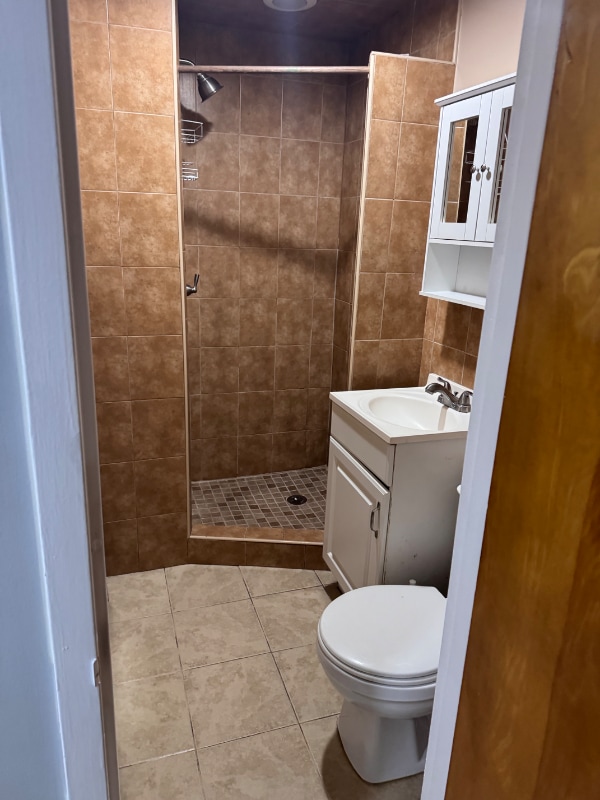 Building Photo - 180 180th St