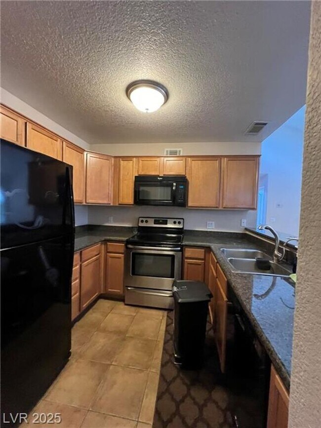Building Photo - 9325 W Desert Inn Rd