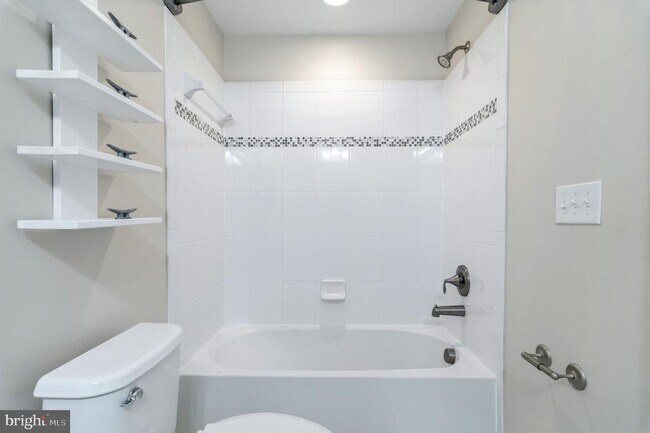 Building Photo - 612 Marina Landing Ln