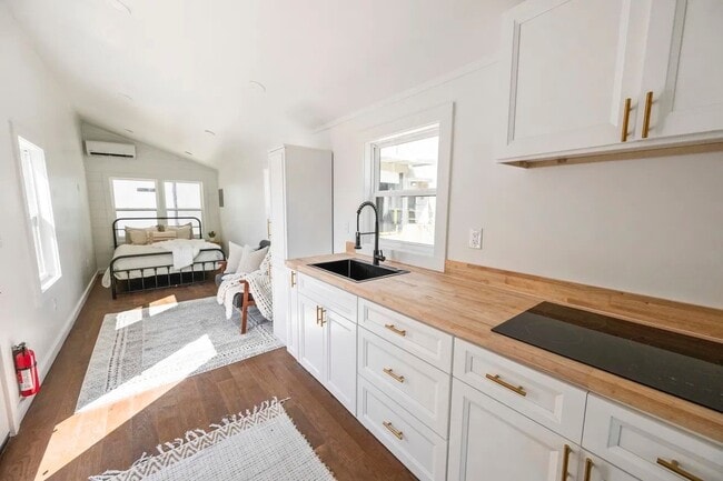 Building Photo - 2015 Union School Rd SW