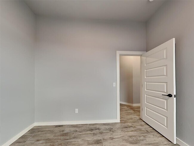 Building Photo - 312 W 3rd St