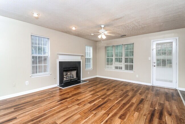 Building Photo - 841 Revena Dr