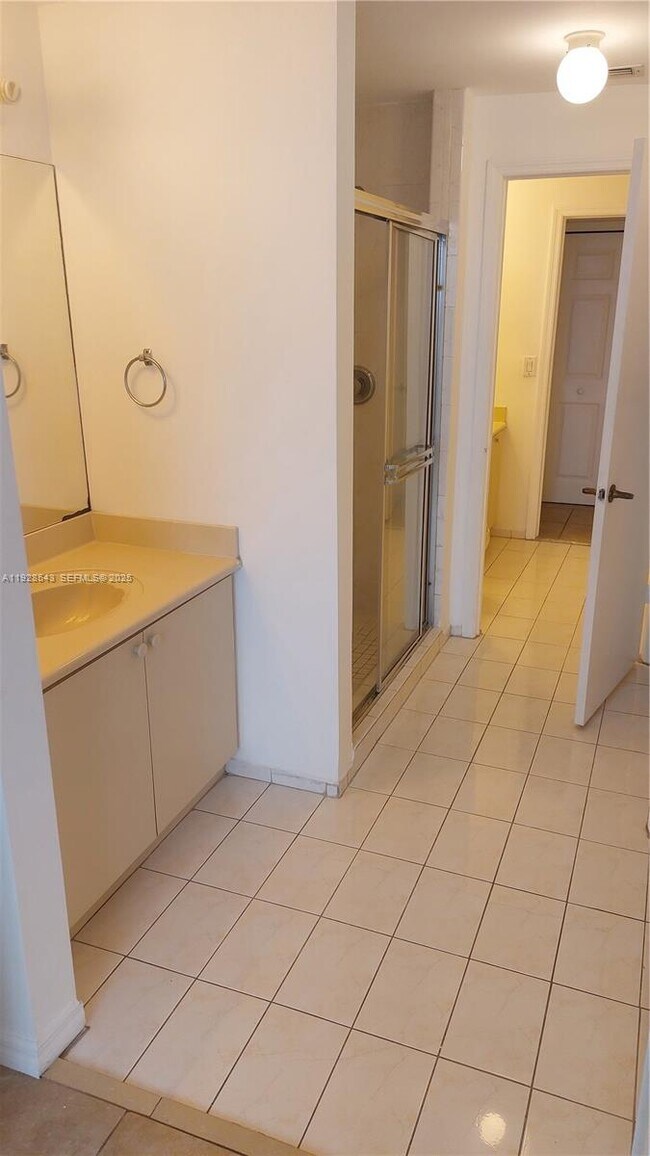 Building Photo - 6560 NW 114th Ave