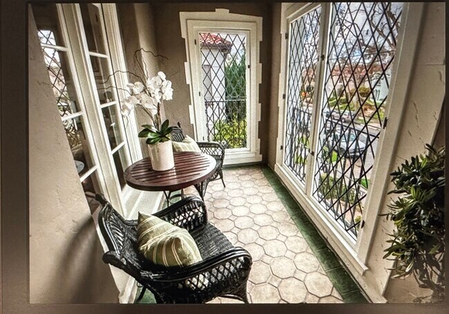 atrium - 148 S Orange Dr