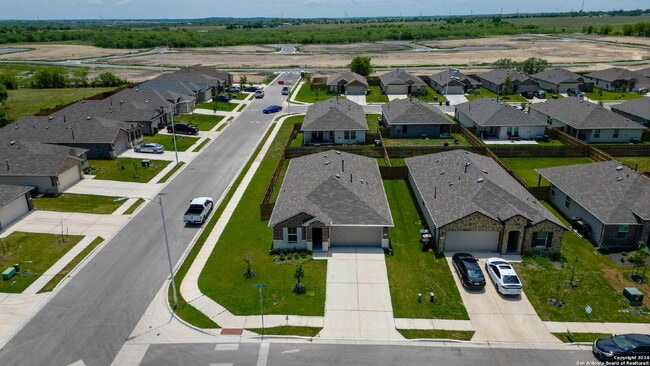 Building Photo - 140 Fireoak Dr