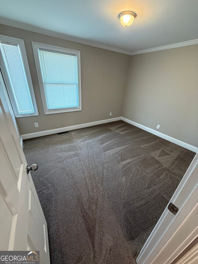 Building Photo - 657 Athens St