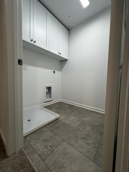 Building Photo - 176 Kobus Ct