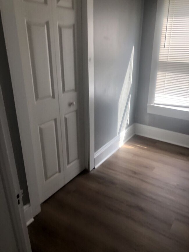 Building Photo - 3 Bedroom 1 Bath Home  Kingsport, TN