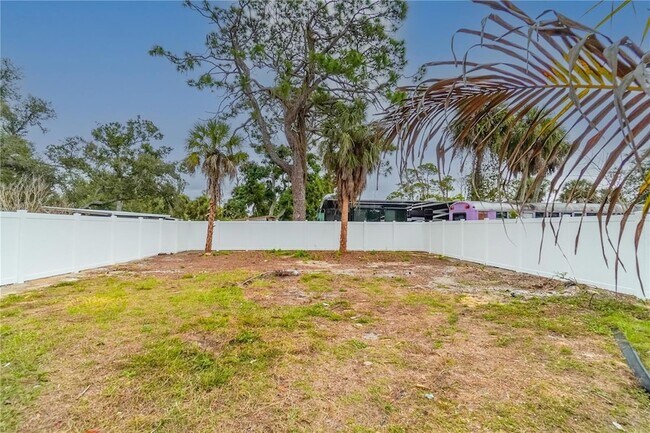 Building Photo - 985 Liberty St