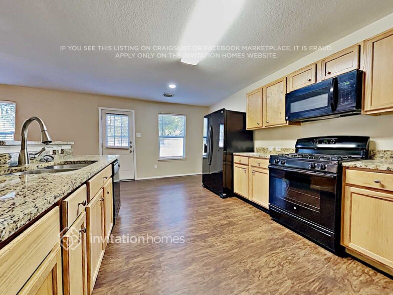 Building Photo - 9211 Shaded Pines Dr