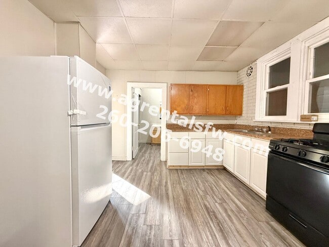 Building Photo - 3 Bedroom House