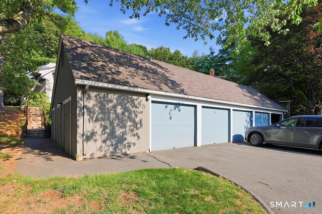 Building Photo - 10 Partridge Ct