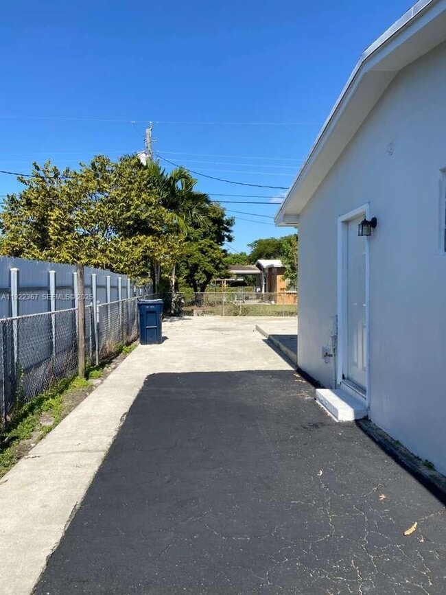 Building Photo - 8825 SW 19th St