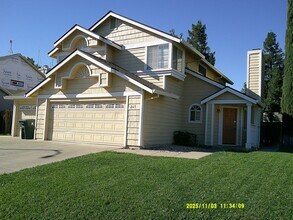 Building Photo - 4 bedroom in Dixon with spacious back yard