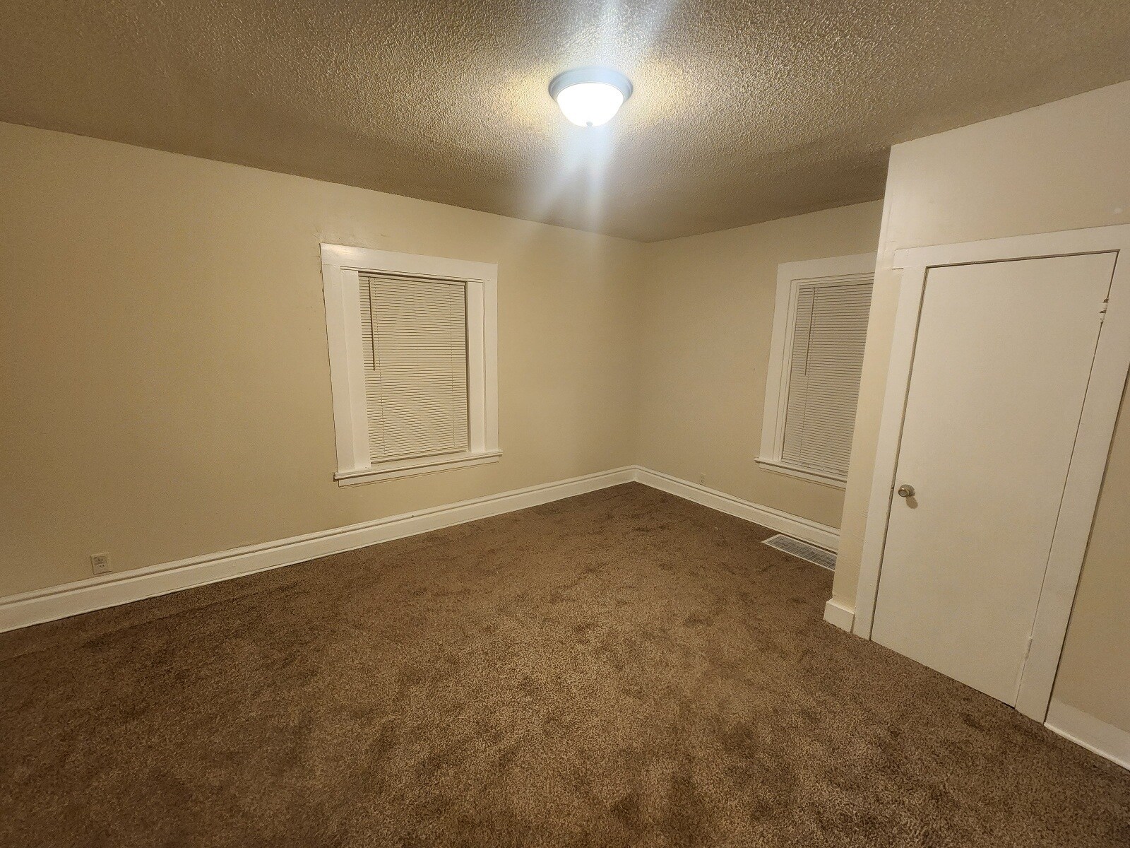 Building Photo - 216 Adams St