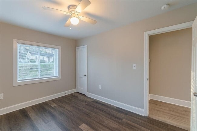 Building Photo - 1376 Westmont Rd SW