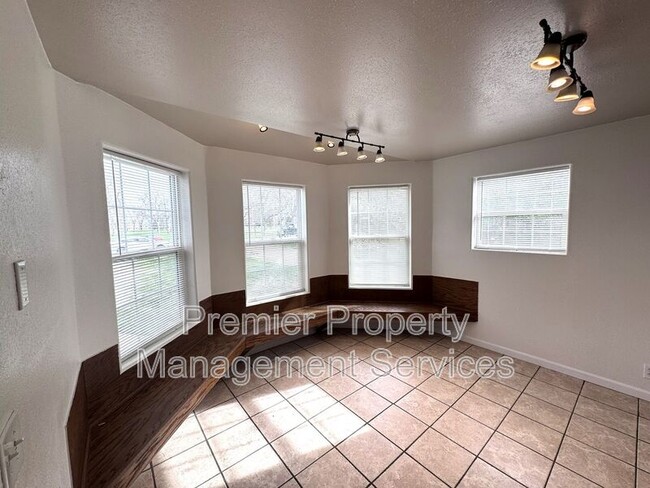 Building Photo - 2005 8th Ave N