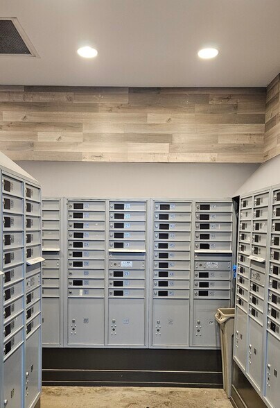 Building Photo - 1 Carriage City Plz