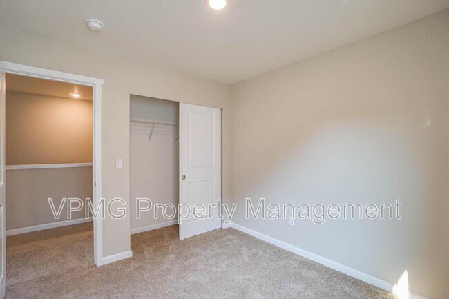 Building Photo - 7104 NE 155th Pl