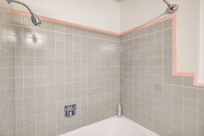 Building Photo - 672 Baden Ave