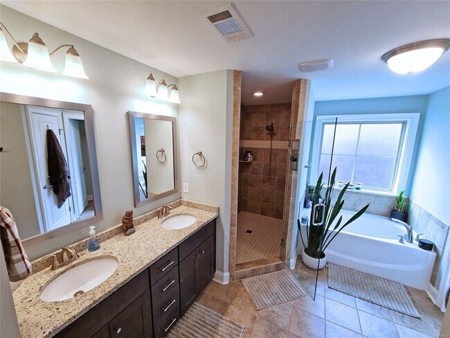 Building Photo - 919 Wheat Ridge Dr