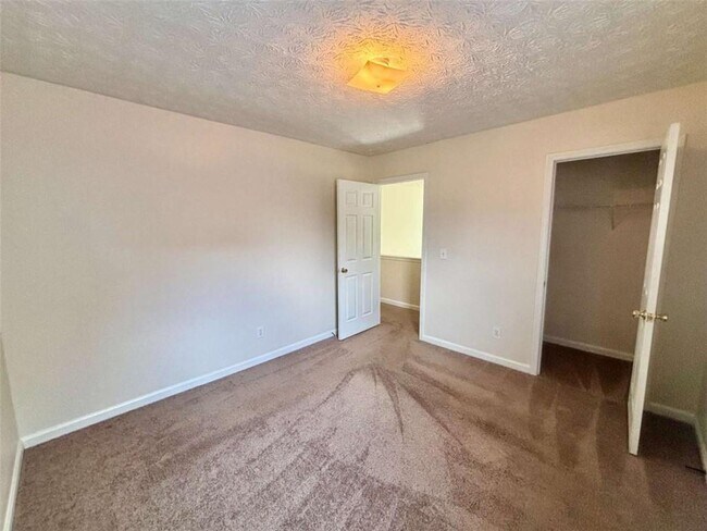 Building Photo - 540 Manor Glen Dr