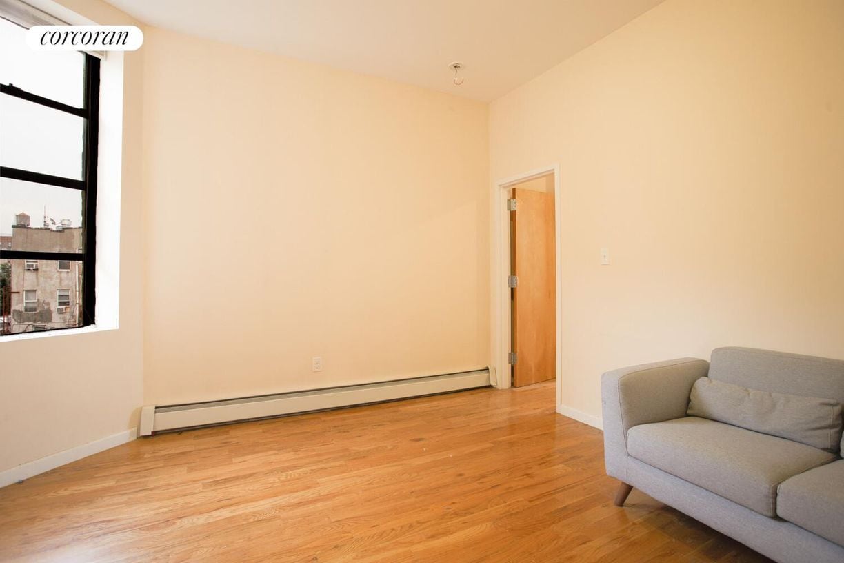 Building Photo - 194 Vernon Ave