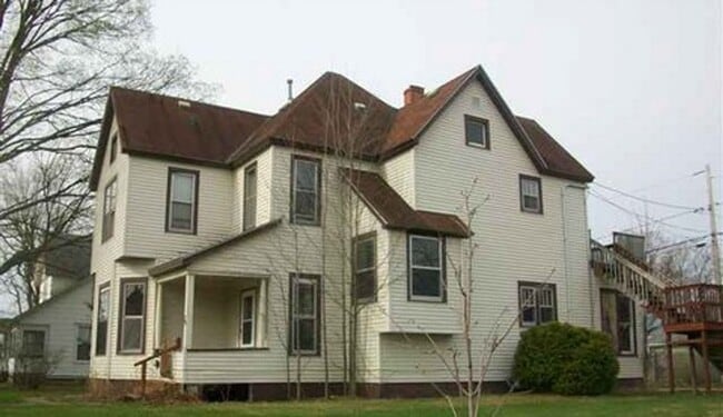 Building Photo - 5 bed 2 bath Single Family Home in Wausau