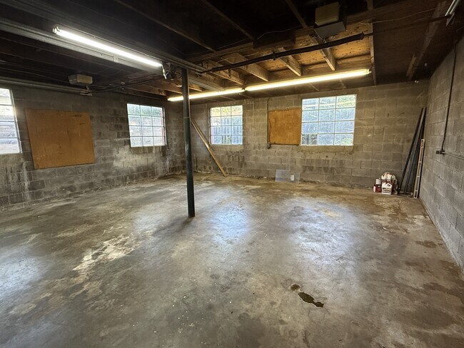Building Photo - 5312 Rowan Rd