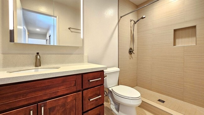 Building Photo - Waipio Gentry - beautifully renovated 3 be...