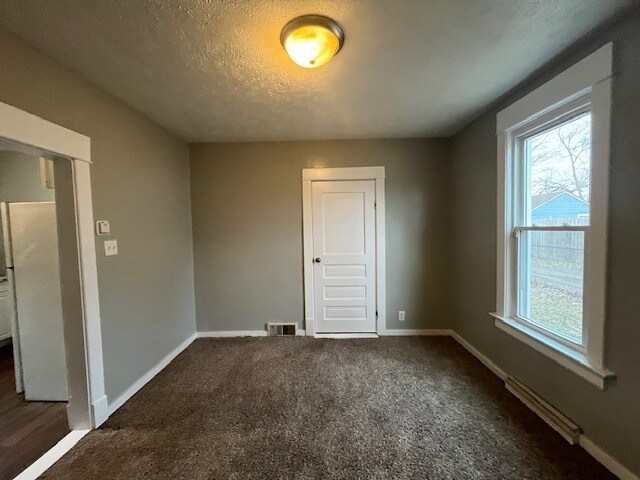 Building Photo - 1353 E Dayton St