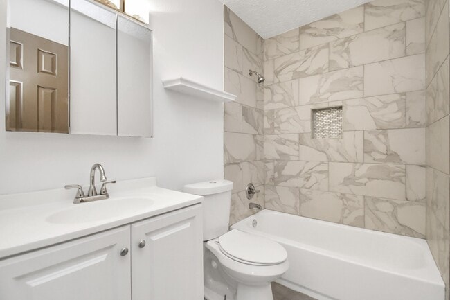 Building Photo - 1111 W Brompton Dr